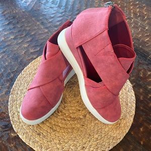 Criss Cross strap hidden wedge sneaker. Faux Suede. Size 8.5